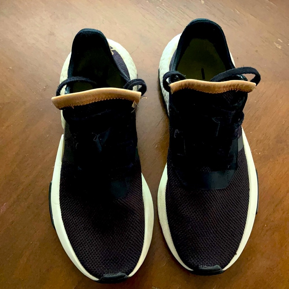 Adidas Men’s Size 10 Athletic Shoes